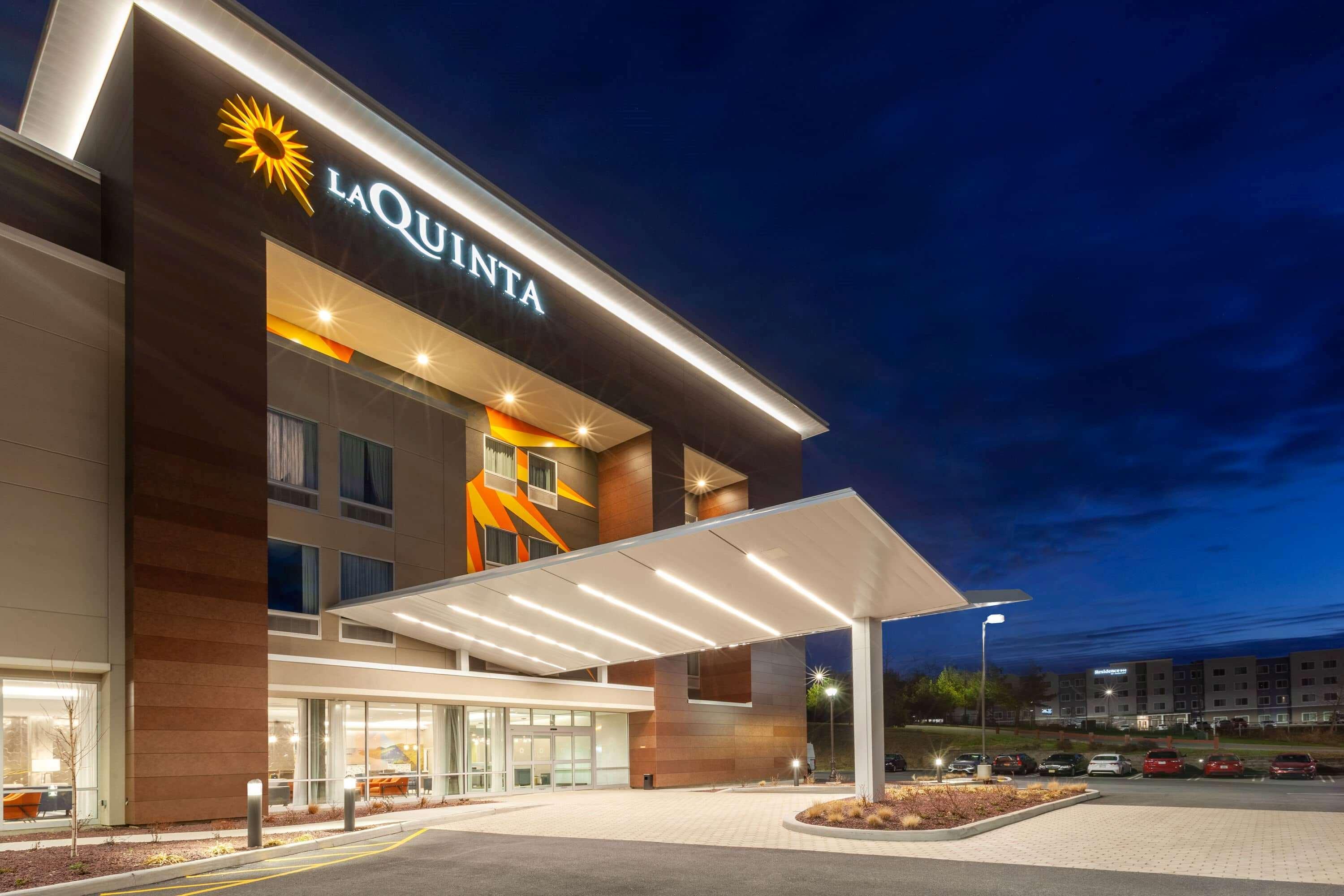 La Quinta Inn & Suites By Wyndham Middletown Bagian luar foto